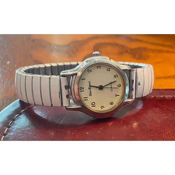 VTG Women's 25mm New Times Silver Tone Watch by Longain - Picture 1 of 3